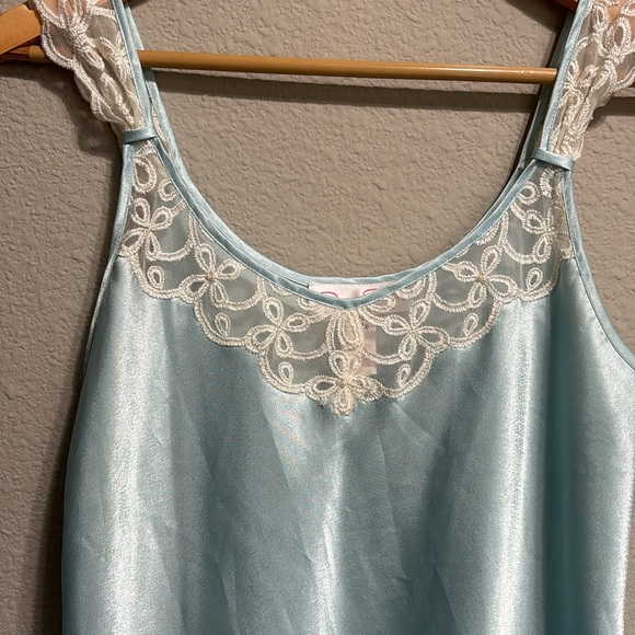 Oscar de la Renta blue satin lace scalloped flutter shoulders nightgown - Picture 3 of 6